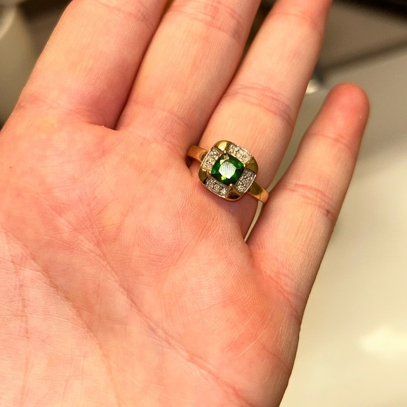 Green peridot and diamond 10kt Gold Ring - Picture 2 of 6